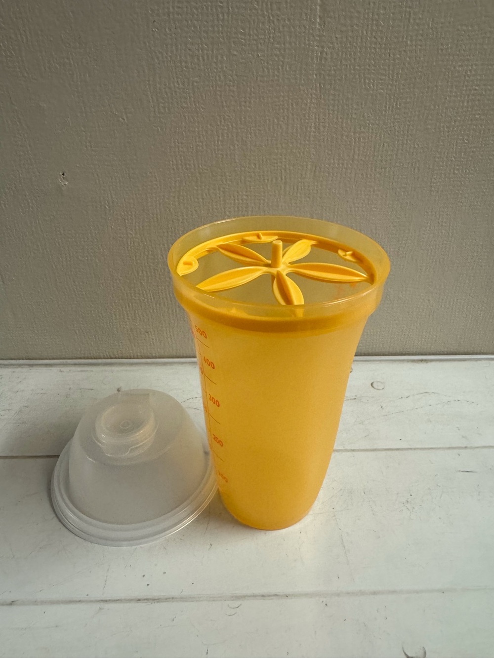 Tupperware Classic Quick Shake Container(2-cup/500mL) - Picture 3 of 5